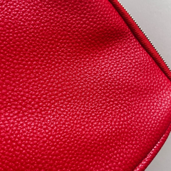 NEW in bag, TARTE “lips” Cosmetic Bag! Stocking Stuffer! 💋❤️ - Picture 2 of 9